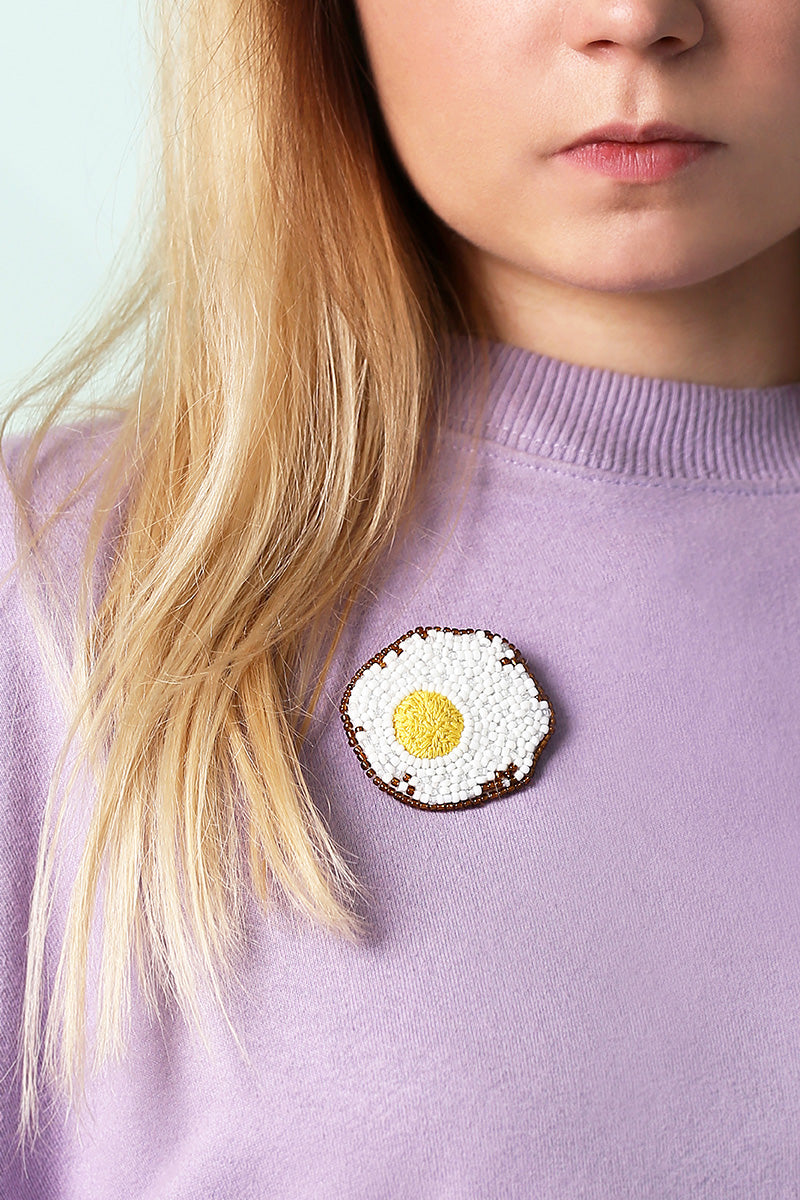 Klart Fried Egg Brooch Embroidery kit - TimeToCraft