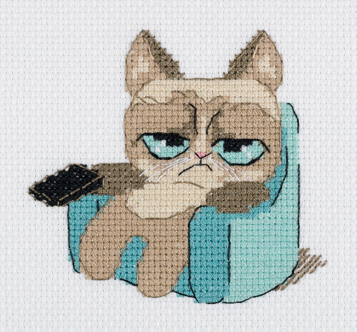 Embroidery kit Klart TV Cat - TimeToCraft